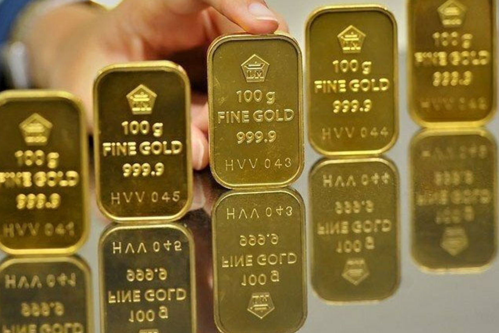 Faktor -faktor yang mempengaruhi naik turun harga emas